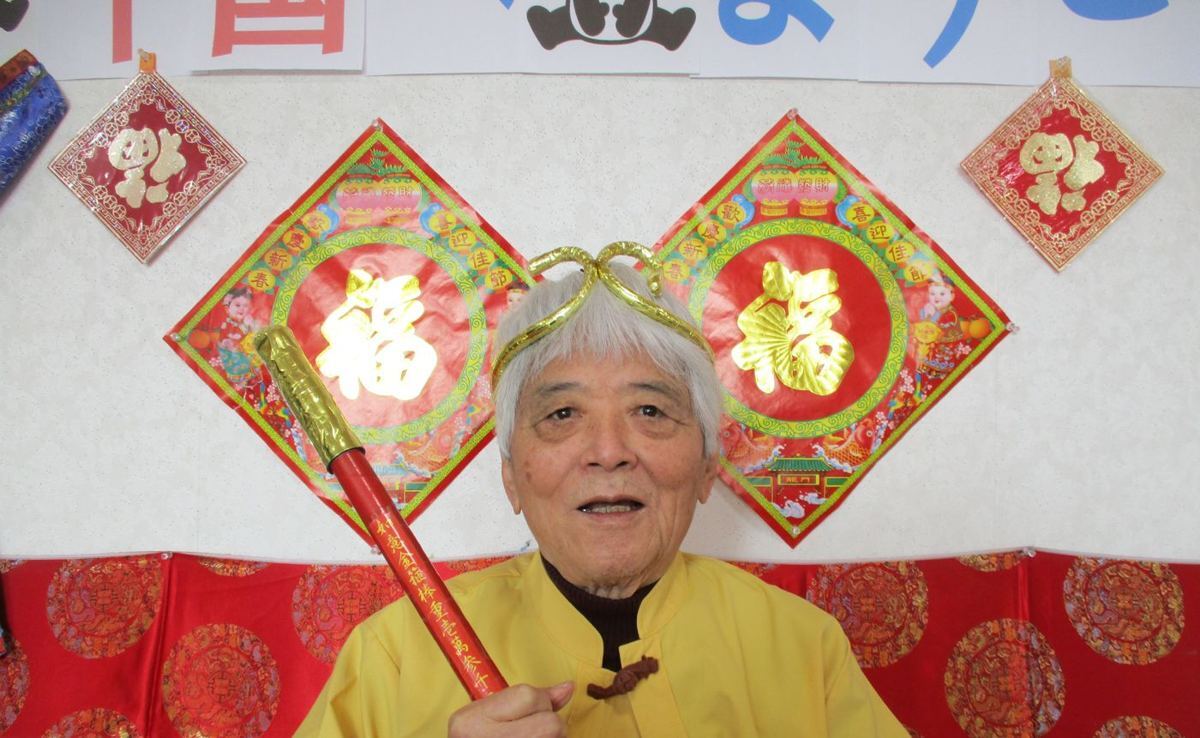 中国の衣装を着た利用者さま